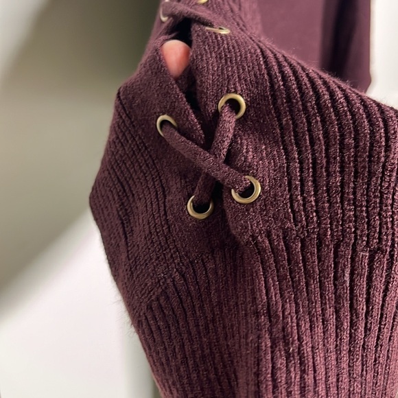 Burgundy Sweater Criss Cross Arm Laced - Picture 8 of 14